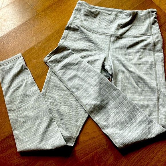 Athleta Snow White and silver leggings size small ❄️🩵 - Picture 1 of 6